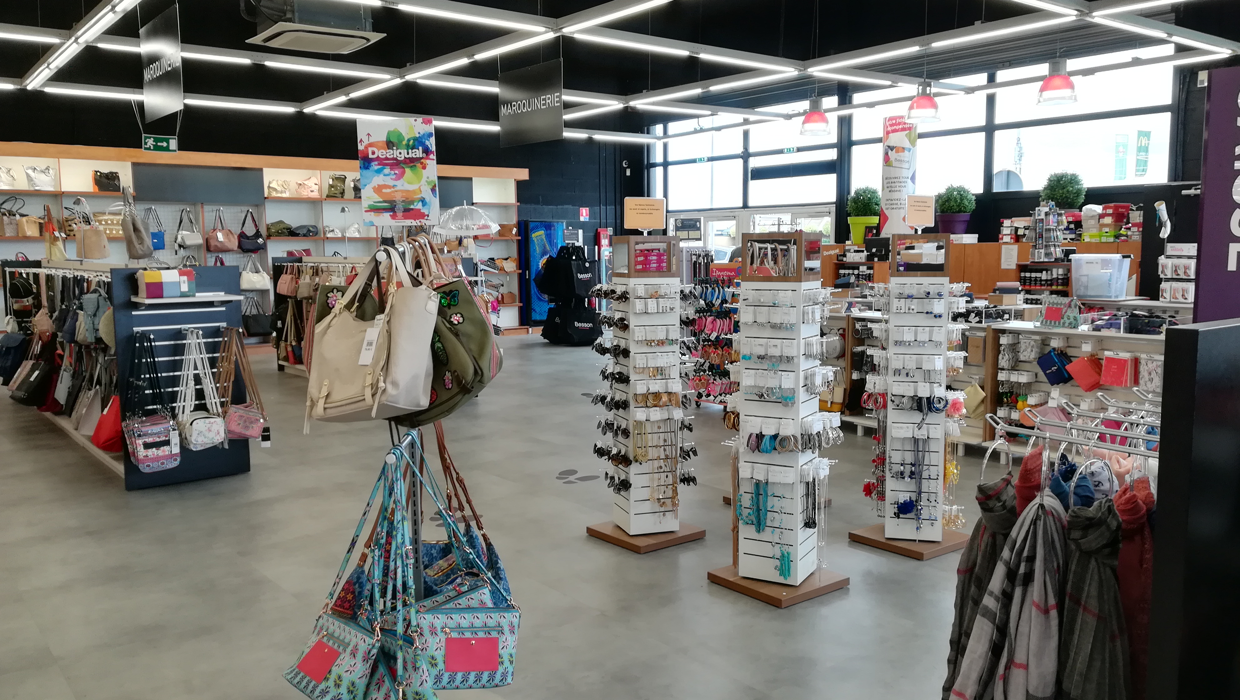 Chaussures desigual on sale chez besson
